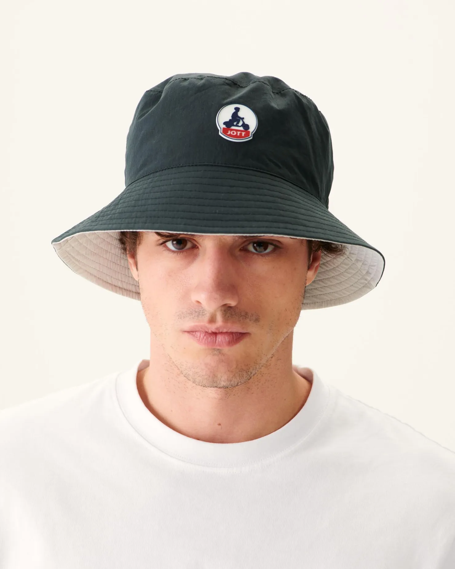 JOTT Black Star Reversible Two-Tone Bucket Hat 999 Black Flash Sale