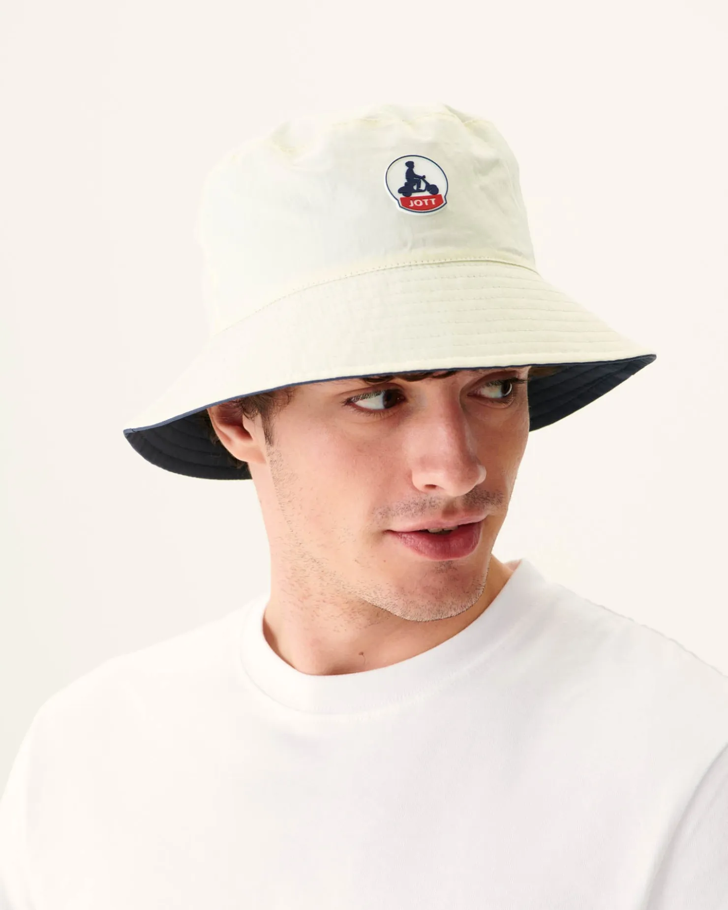 JOTT Two-Tone Reversible Bucket Hat Ecru Star 895 Off-White Hot